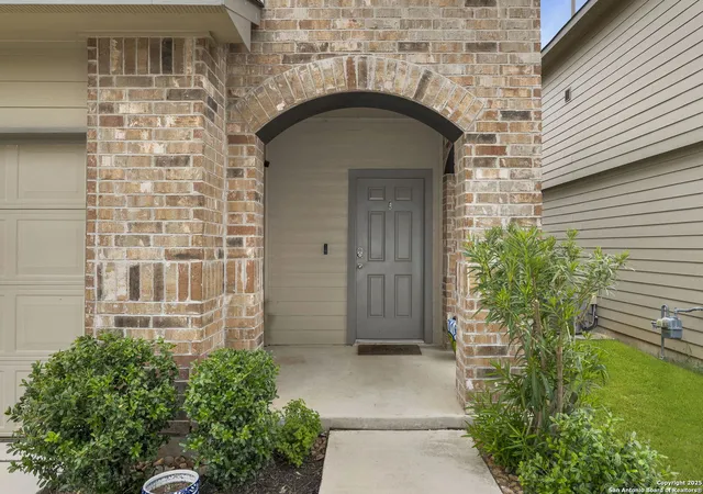 Photo 3 of Single family home for sale at 201 Middle Green, Floresville, TX 78114 | MLS# 1887586 | Listing updated on 2025-09-16