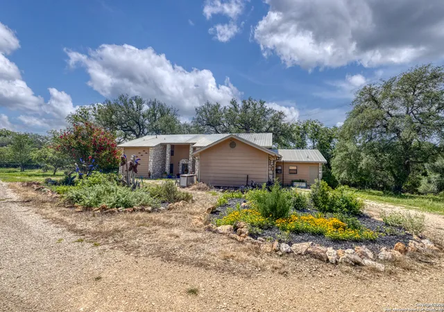 2nd image of 4983 Ranch Road 1051, Uvalde, TX 78801 | MLS# 1887595