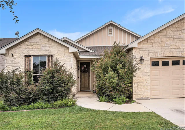 Photo 3 of Single family home for sale at 312 Iron Gate, Pleasanton, TX 78064 | MLS# 1887658 | Listing updated on 2026-01-22