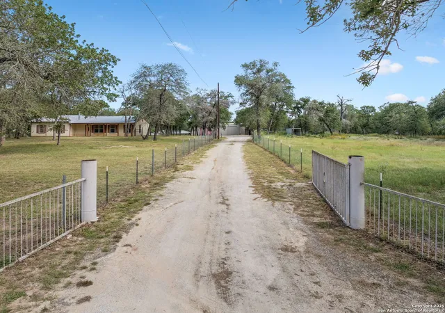 Photo 3 of Single family home for sale at 240 Oak Hollow, La Vernia, TX 78121 | MLS# 1887861 | Listing updated on 2025-12-15