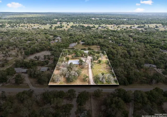 Photo 4 of Single family home for sale at 240 Oak Hollow, La Vernia, TX 78121 | MLS# 1887861 | Listing updated on 2025-12-15