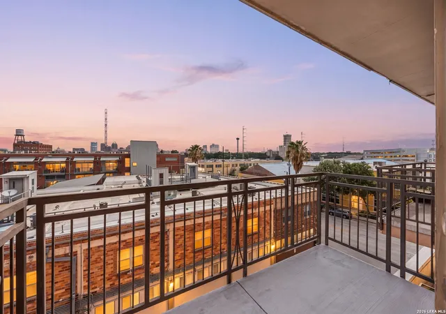 2nd image of 1401 S Flores St #409, San Antonio, TX 78204 | MLS# 1887925