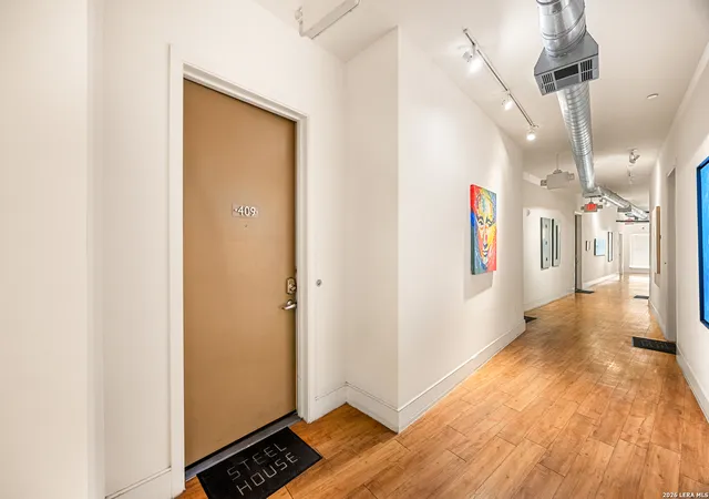 4th image of 1401 S Flores St #409, San Antonio, TX 78204 | MLS# 1887925