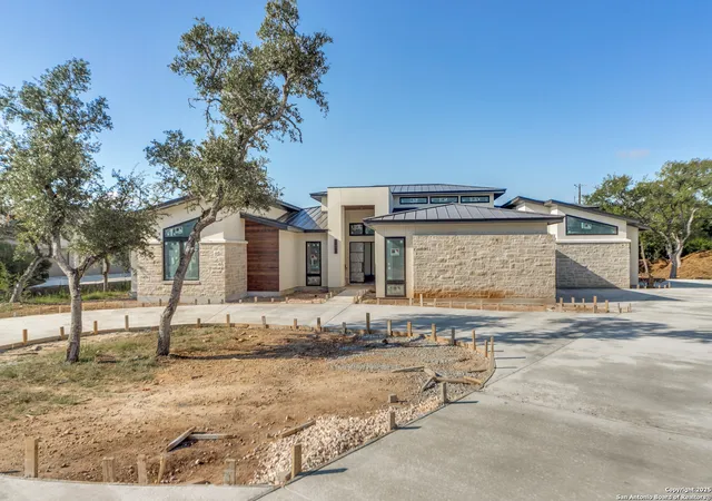 Photo 3 of Sale Pending at 325 Ranch Hts, Boerne, TX 78015 | MLS# 1888019 | Listing updated on 2025-10-20