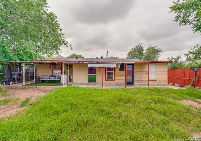 Photo 4 of Sale Pending at 2927 Lasses, San Antonio, TX 78223 | MLS# 1888077 | Listing updated on 2025-10-07