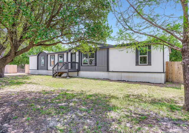 4th image of 1101 Doree, Marion, TX 78124 | MLS# 1888087