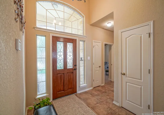 Photo 4 of Sale Pending at 422 Sorenstam, Cibolo, TX 78108 | MLS# 1888244 | Listing updated on 2025-09-12