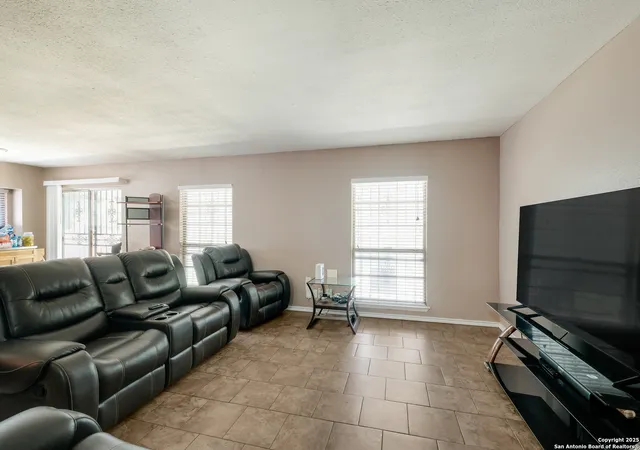 Photo 3 of Single family home for sale at 1119 Boling Brook St, San Antonio, TX 78245 | MLS# 1888265 | Listing updated on 2025-11-18