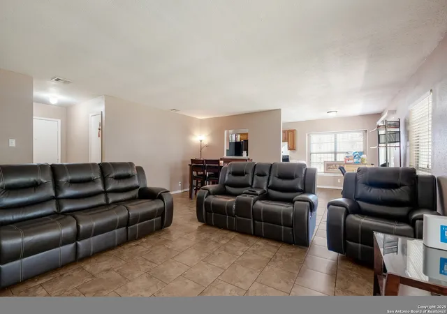 Photo 4 of Single family home for sale at 1119 Boling Brook St, San Antonio, TX 78245 | MLS# 1888265 | Listing updated on 2025-11-18