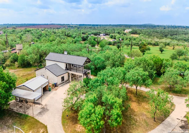 Photo 4 of Sale Pending at 1851 County Rd 381, San Antonio, TX 78253 | MLS# 1888268 | Listing updated on 2025-10-14