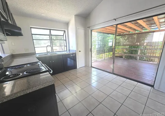 Photo 4 of Sale Pending at 6508 Honey Hl, San Antonio, TX 78229 | MLS# 1888270 | Listing updated on 2025-09-30