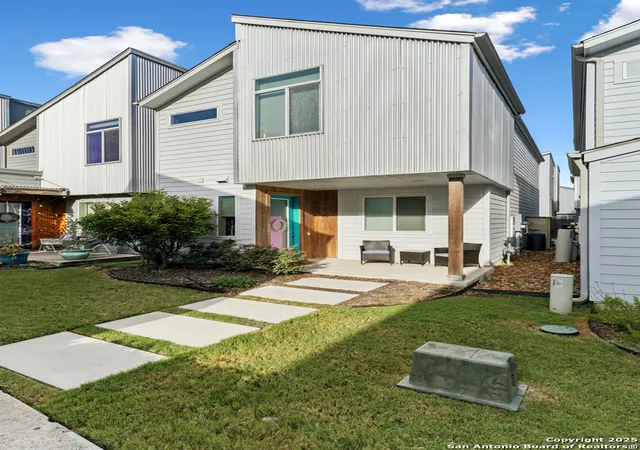 2nd image of 330 Clay, San Antonio, TX 78204