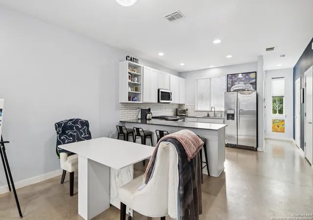 5th image of 330 Clay, San Antonio, TX 78204