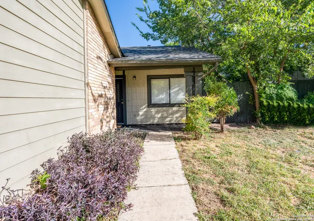 Photo 3 of Single family home for sale at 5567 Kissing Oak, San Antonio, TX 78247 | MLS# 1888282 | Listing updated on 2025-11-02