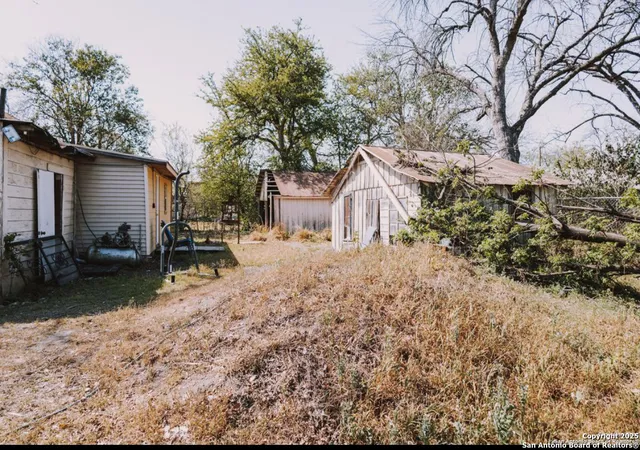 Photo 3 of Single family home for sale at 425 E Fest, San Antonio, TX 78204 | MLS# 1888378 | Listing updated on 2025-08-10