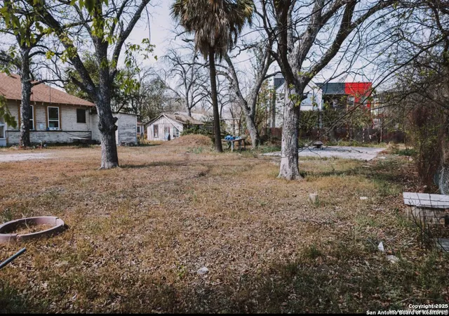 Photo 3 of Single family home for sale at 425 E Fest, San Antonio, TX 78204 | MLS# 1888378 | Listing updated on 2025-08-10