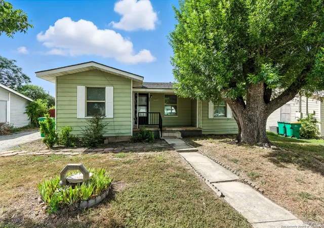 Photo 2 of Sale Pending at 208 Legion, Converse, TX 78109 | MLS# 1888390 | Listing updated on 2025-08-15