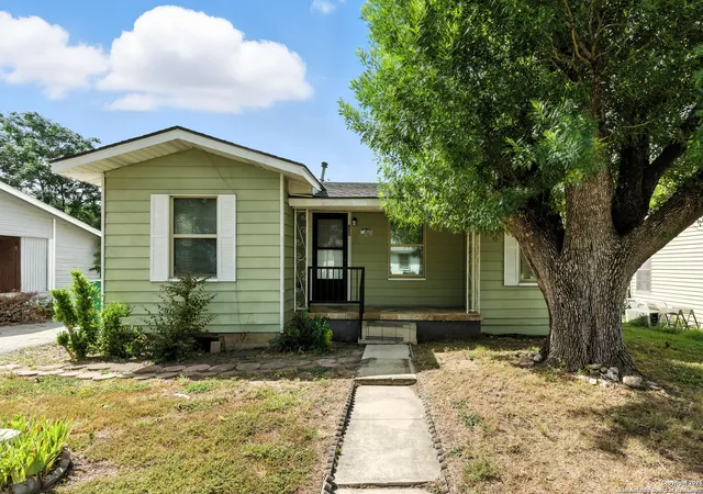 Photo 1 of Sale Pending at 208 Legion, Converse, TX 78109 | MLS# 1888390 | Listing updated on 2025-08-15
