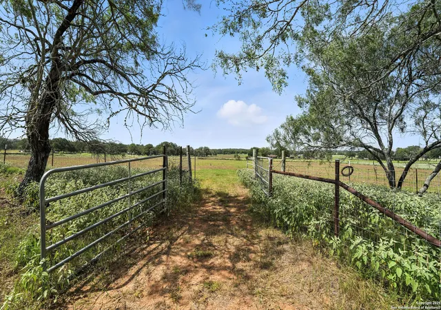 Photo 4 of House for sale at 129 County Road 442, Stockdale, TX 78160 | MLS# 1888417 | Listing updated on 2025-10-06