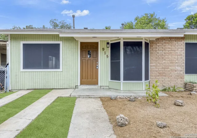 Photo 2 of Sale Pending at 915 Dodic, San Antonio, TX 78221 | MLS# 1888446 | Listing updated on 2026-03-17