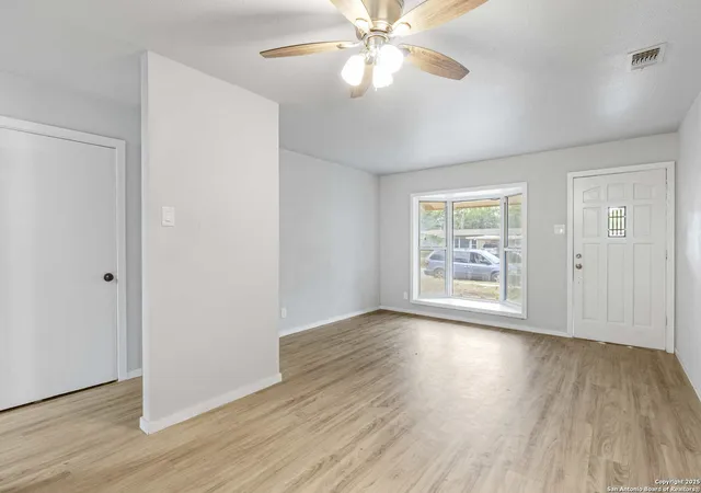 Photo 4 of Sale Pending at 915 Dodic, San Antonio, TX 78221 | MLS# 1888446 | Listing updated on 2026-03-17