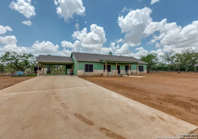 2nd image of 6451 Bluntzer Rd, Jourdanton, TX 78026 | MLS# 1888604