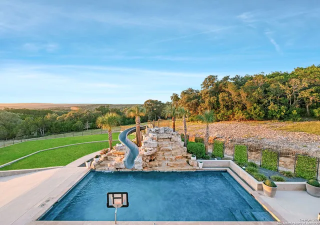 Photo 3 of Mansion for sale at 8129 Garden Oaks Dr, San Antonio, TX 78266 | MLS# 1888627 | Listing updated on 2025-09-05