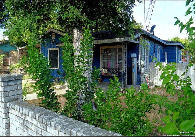 Photo 2 of Single family home for sale at 117 S San Felipe, San Antonio, TX 78237 | MLS# 1888694 | Listing updated on 2025-11-21