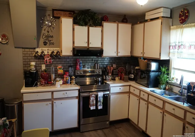Photo 3 of Single family home for sale at 117 S San Felipe, San Antonio, TX 78237 | MLS# 1888694 | Listing updated on 2025-11-21