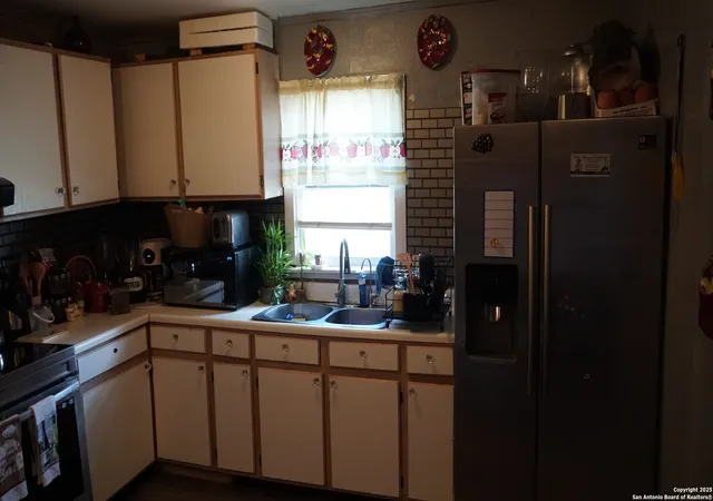 Photo 4 of Single family home for sale at 117 S San Felipe, San Antonio, TX 78237 | MLS# 1888694 | Listing updated on 2025-11-21