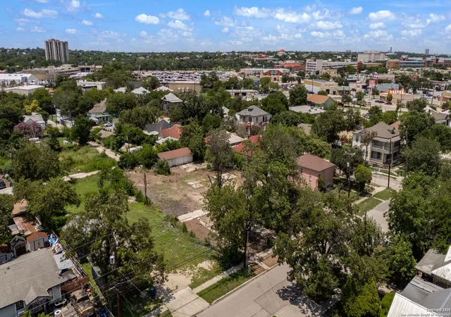 Photo 4 of Sale Pending at 807 Poplar, San Antonio, TX 78212 | MLS# 1888696 | Listing updated on 2025-12-03