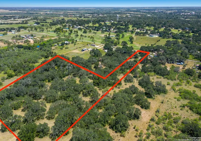 Photo 3 of Sale Pending at 669 County Rd 768, Devine, TX 78016 | MLS# 1888781 | Listing updated on 2026-08-12
