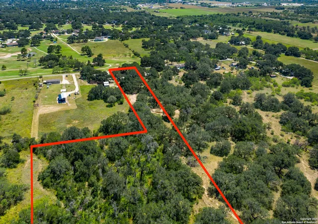 Photo 3 of Sale Pending at 669 County Rd 768, Devine, TX 78016 | MLS# 1888781 | Listing updated on 2026-08-12