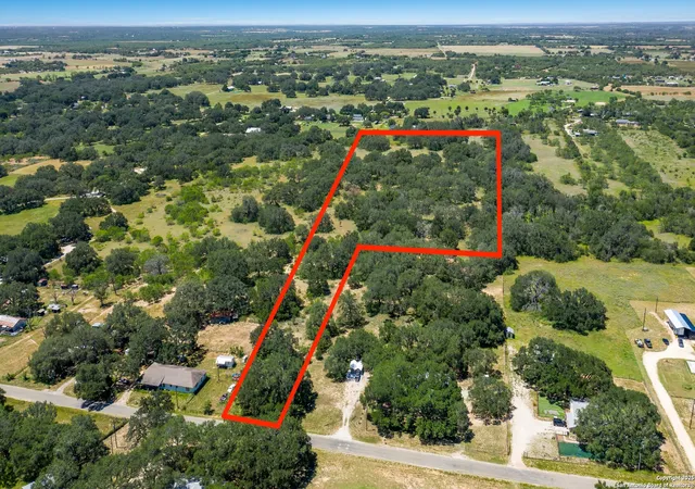 Photo 4 of Sale Pending at 669 County Rd 768, Devine, TX 78016 | MLS# 1888781 | Listing updated on 2026-08-12