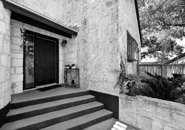 Photo 1 of Single family home for sale at 22 Indian Creek Loop, Kerrville, TX 78028 | MLS# 1888870 | Listing updated on 2026-07-01