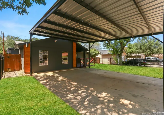 Photo 4 of Single family home for sale at 3927 Pipers Ct, San Antonio, TX 78251 | MLS# 1888891 | Listing updated on 2025-10-20