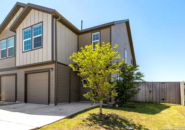 Photo 3 of Single family home for sale at 12101 Short Leaf Path, Del Valle, TX 78617 | MLS# 1888908 | Listing updated on 2026-01-13