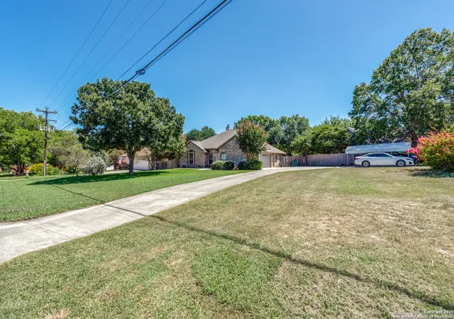 Photo 3 of Sale Pending at 119 Guadalupe River Dr, Seguin, TX 78155 | MLS# 1888909 | Listing updated on 2025-11-14