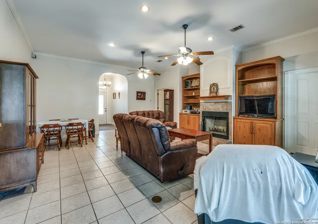 Photo 3 of Sale Pending at 119 Guadalupe River Dr, Seguin, TX 78155 | MLS# 1888909 | Listing updated on 2025-11-14