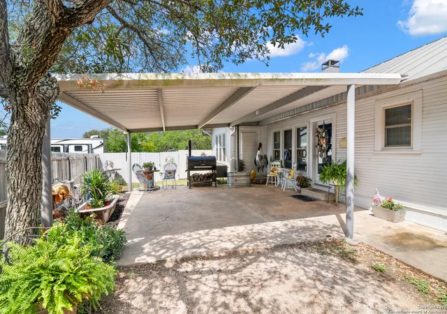 Photo 2 of Single family home for sale at 310 S Storts, Poth, TX 78147 | MLS# 1888931 | Listing updated on 2025-11-02