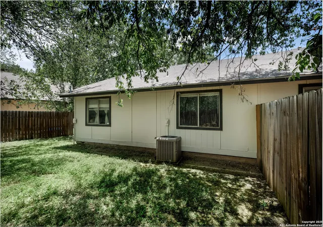 Listing Photo 4 - Condo for sale in building located at 5234 Mdw Rise, San Antonio, TX 78250