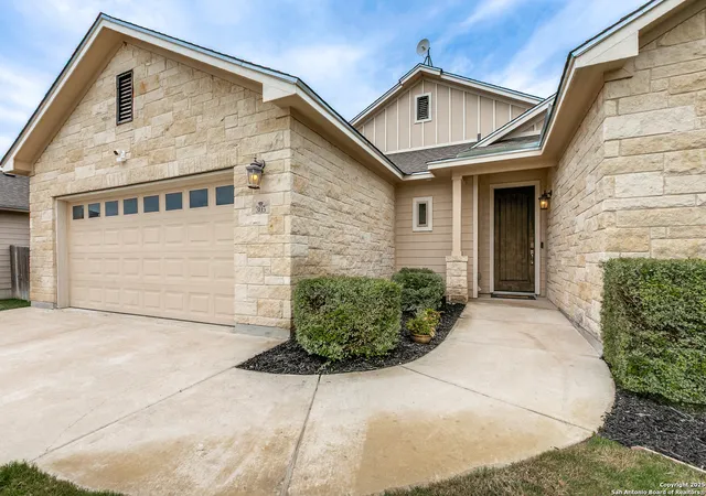 Photo 2 of Sale Pending at 305 Iron Gate, Pleasanton, TX 78064 | MLS# 1889085 | Listing updated on 2026-05-06