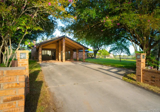 Photo 4 of Sale Pending at 1823 Skyview, Floresville, TX 78114 | MLS# 1889128 | Listing updated on 2025-09-15