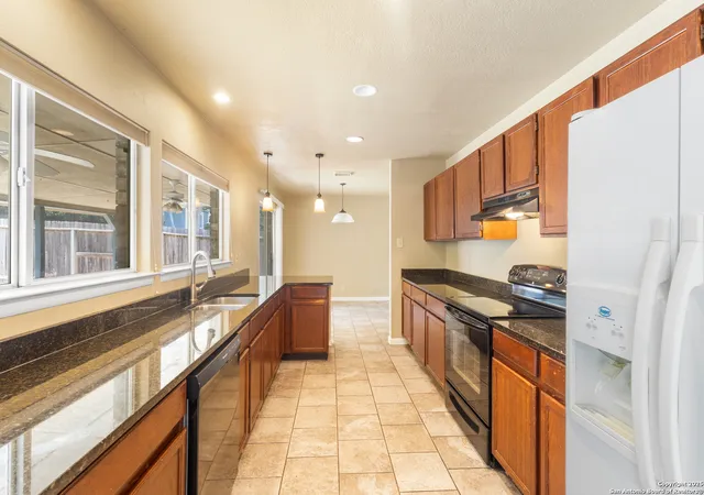 Photo 4 of Sale Pending at 16527 Cyn Cross, San Antonio, TX 78232 | MLS# 1889153 | Listing updated on 2025-08-27