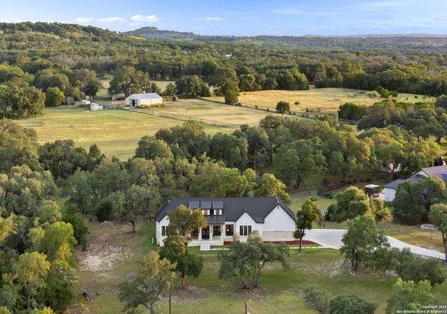 Photo 2 of Single family home for sale at 198 Sabinas Creek Ranch Rd, Boerne, TX 78006 | MLS# 1889175 | Listing updated on 2025-08-12