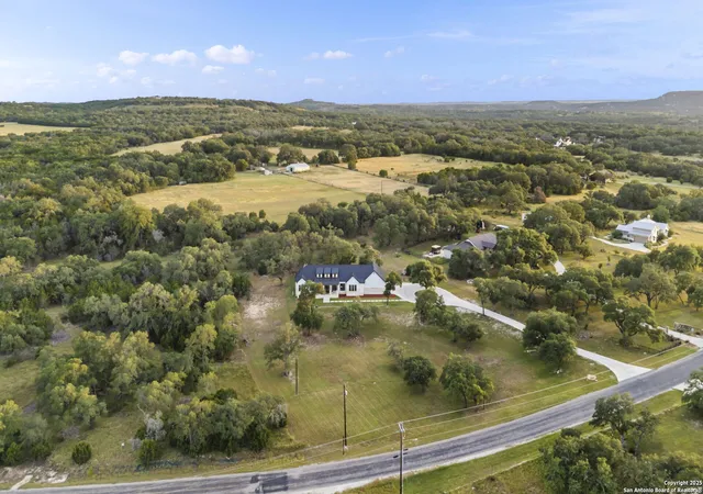 Photo 3 of Single family home for sale at 198 Sabinas Creek Ranch Rd, Boerne, TX 78006 | MLS# 1889175 | Listing updated on 2025-08-12