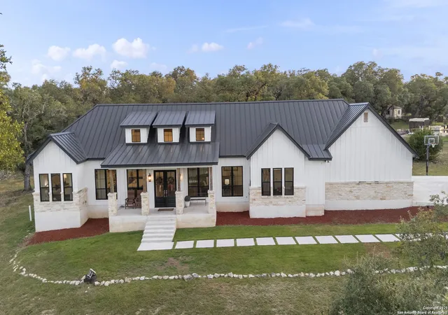 Photo 3 of Single family home for sale at 198 Sabinas Creek Ranch Rd, Boerne, TX 78006 | MLS# 1889175 | Listing updated on 2025-08-12