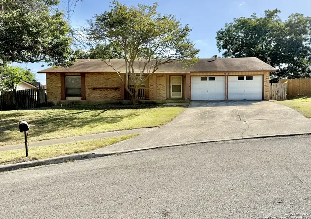Photo 2 of Single family home for sale at 5819 Champions Hill Dr, San Antonio, TX 78233 | MLS# 1889421 | Listing updated on 2025-09-27