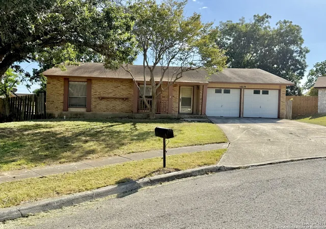Photo 3 of Single family home for sale at 5819 Champions Hill Dr, San Antonio, TX 78233 | MLS# 1889421 | Listing updated on 2025-09-27