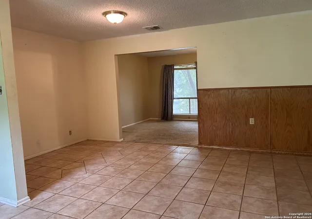 Photo 3 of Single family home for sale at 1283 N Cibolo Trail, Universal City, TX 78148 | MLS# 1889430 | Listing updated on 2025-09-24